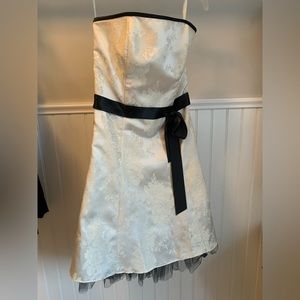 Jessica McClintock Cream and Black Dress